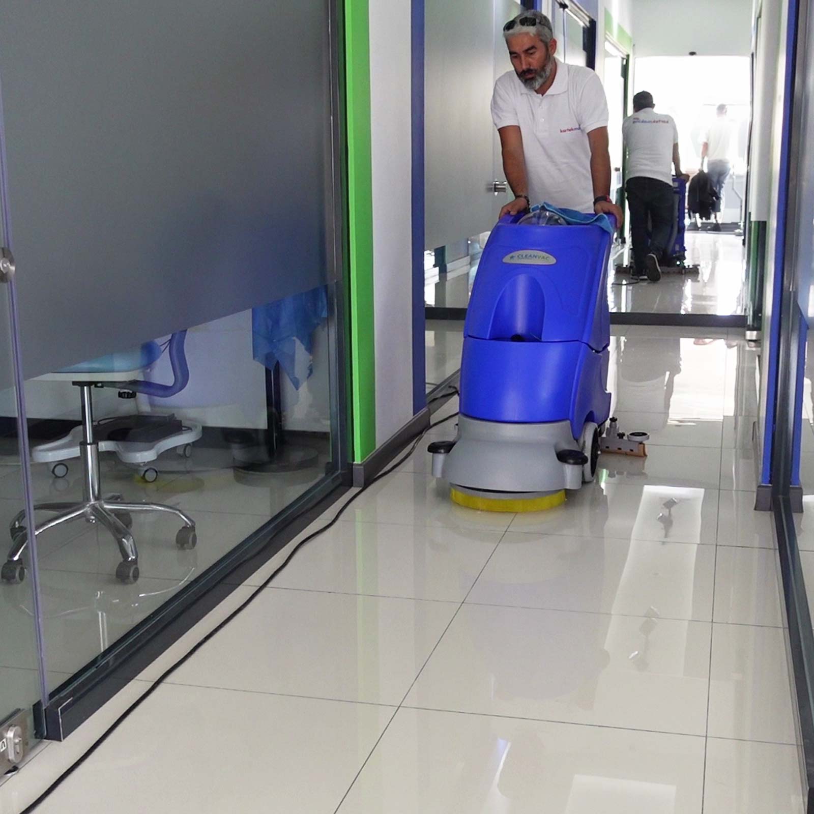 Hastanelerde Hijyenin Temeli: Zemin Temizleme Makineleri